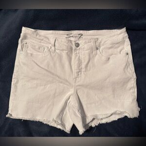Seven7 Women's Cream Jean Shorts
